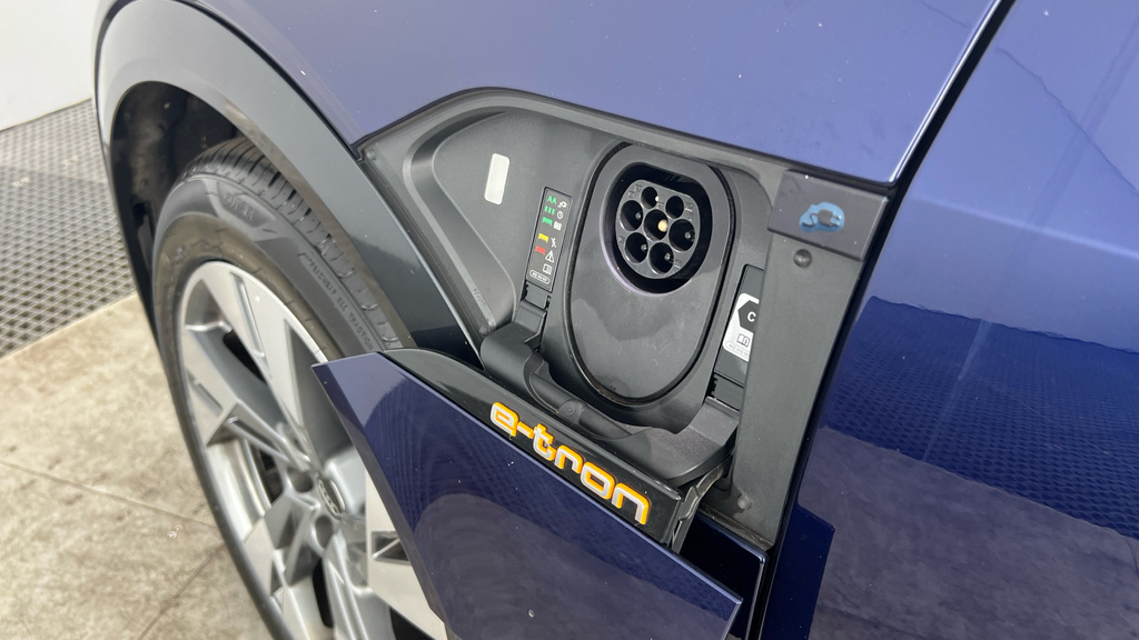 Audi E-tron Audi E-tron Sportback Black Edition 50 Quattro 230 Black #28