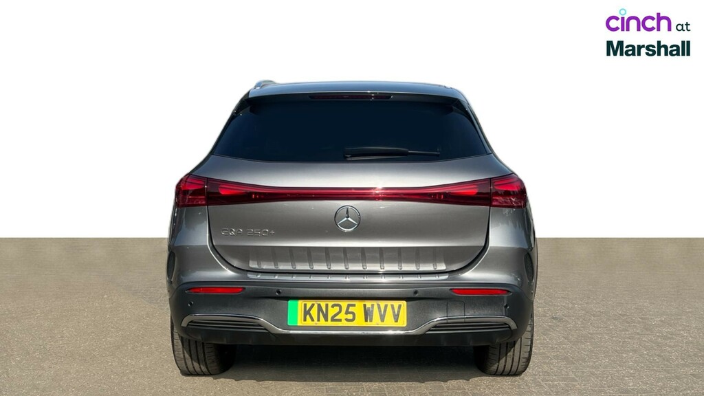 Mercedes-Benz EQA Eqa 350 66.5Kwh Amg Line Premium Suv Electri White #4