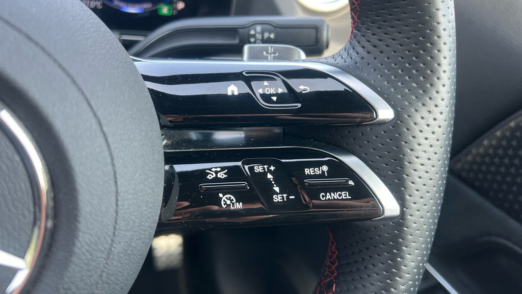Mercedes-Benz EQA Eqa 350 66.5Kwh Amg Line Premium Suv Electri White #60