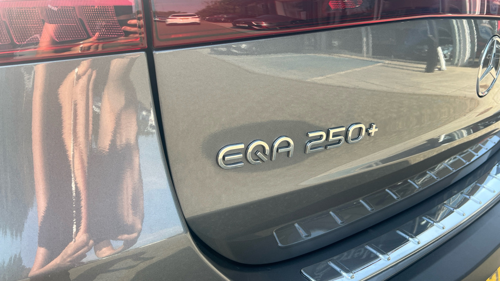 Mercedes-Benz EQA Eqa 350 66.5Kwh Amg Line Premium Suv Electri White #25