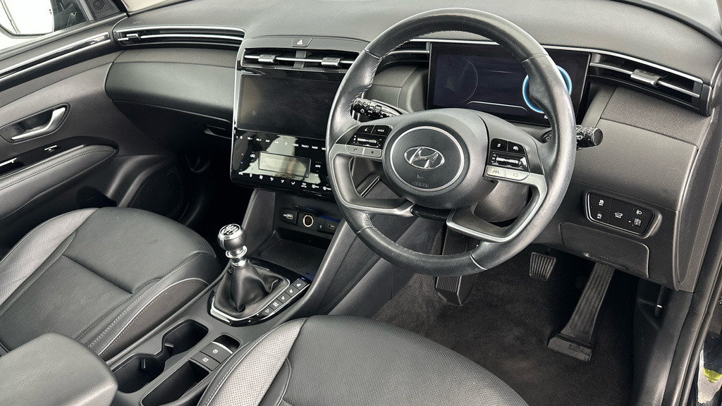 Hyundai Tucson Se Connect White #9