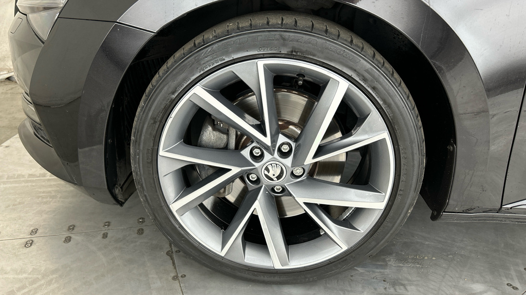 Skoda Superb 2.0 Tdi Cr Se Technology Dsg Black #25