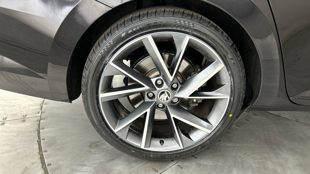 Skoda Superb 2.0 Tdi Cr Se Technology Dsg Black #27