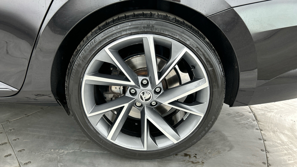 Skoda Superb 2.0 Tdi Cr Se Technology Dsg Black #26