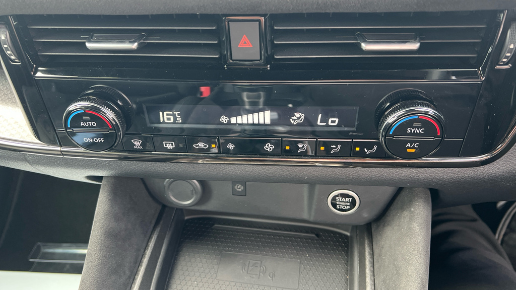 Nissan Qashqai 1.5 E-power Acenta Premium Black #38