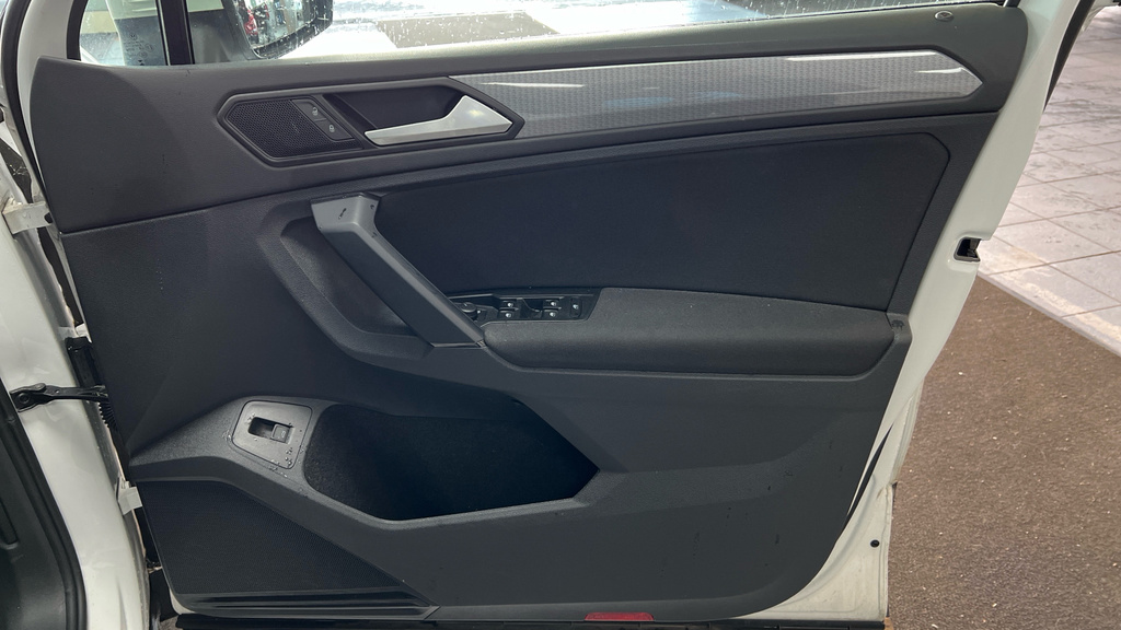 Volkswagen Tiguan Elegance Black #27