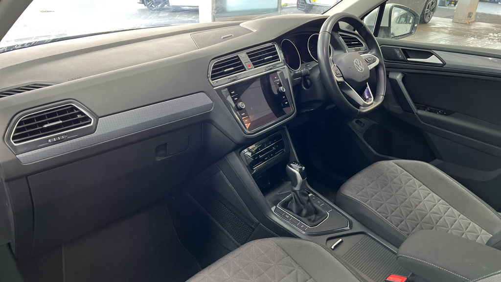 Volkswagen Tiguan Elegance Black #13