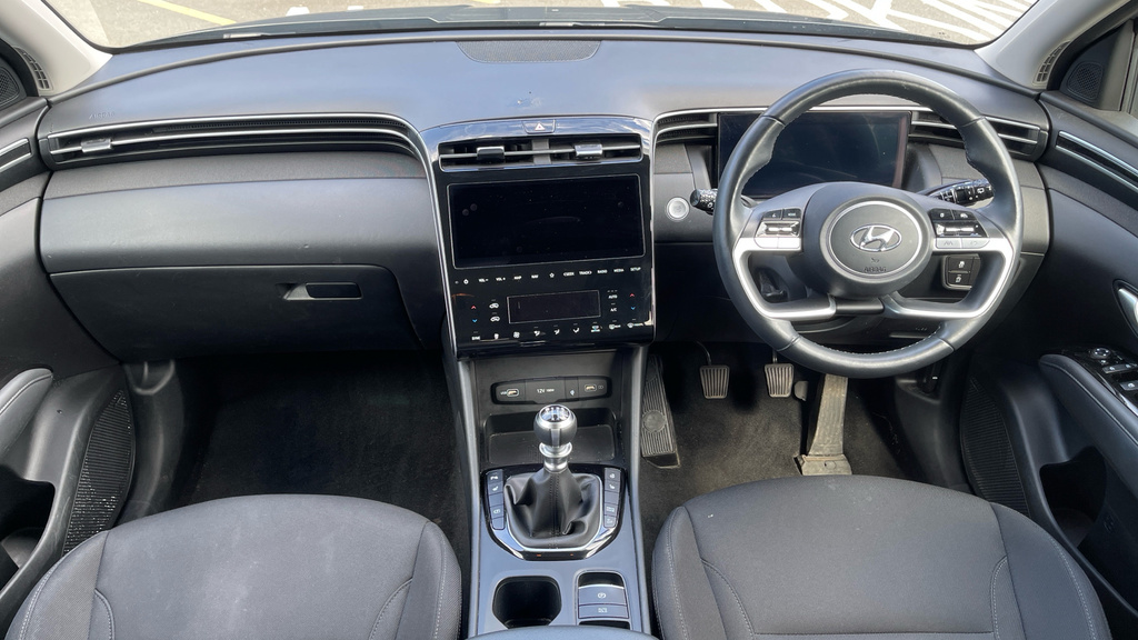 Hyundai Tucson Premium White #13
