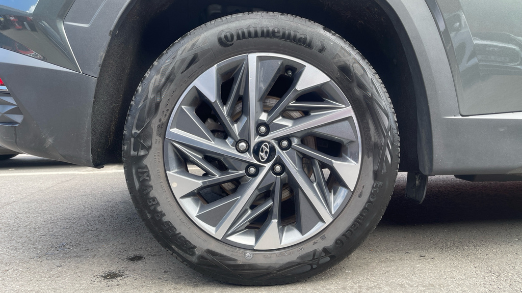 Hyundai Tucson Premium White #28