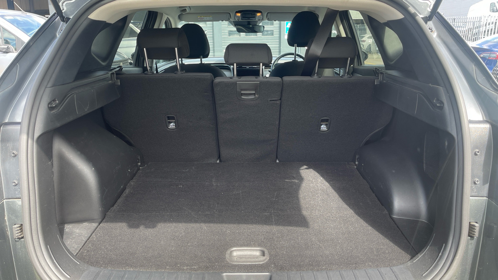 Hyundai Tucson Premium White #24