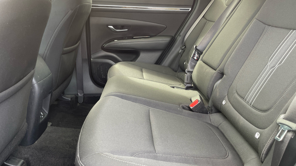 Hyundai Tucson Premium White #23