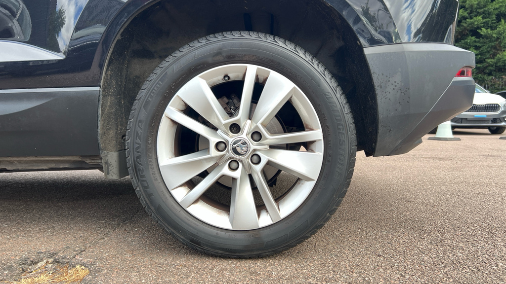 Skoda Karoq Se L White #25