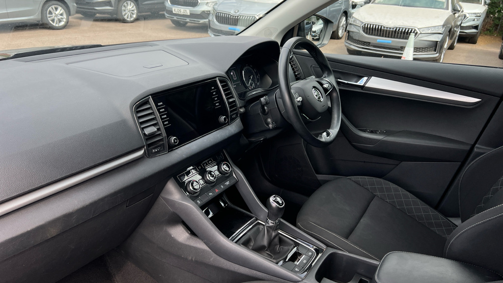 Skoda Karoq Se L White #11