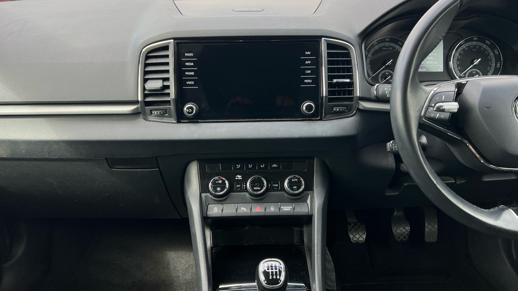 Skoda Karoq Se L White #18