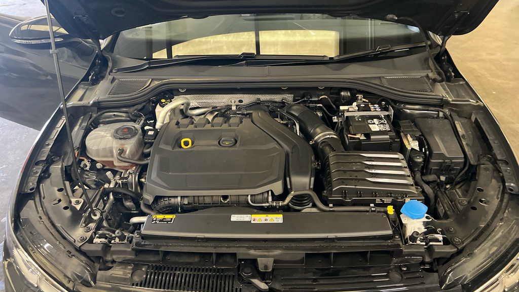 Volkswagen Golf 2.0 Tsi Gti Black #16