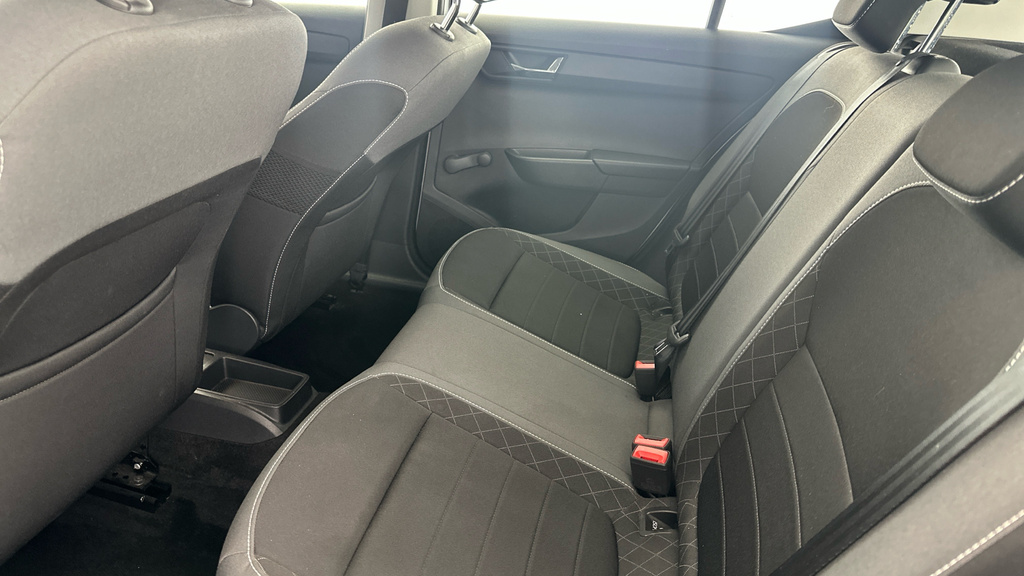 Skoda Fabia 1.0 Mpi 75 Se Red #19