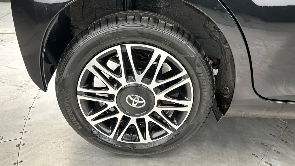 Toyota Aygo X X-play Black #23