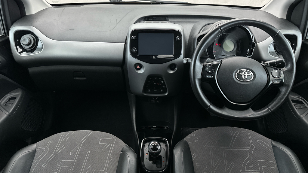 Toyota Aygo X X-play Black #11