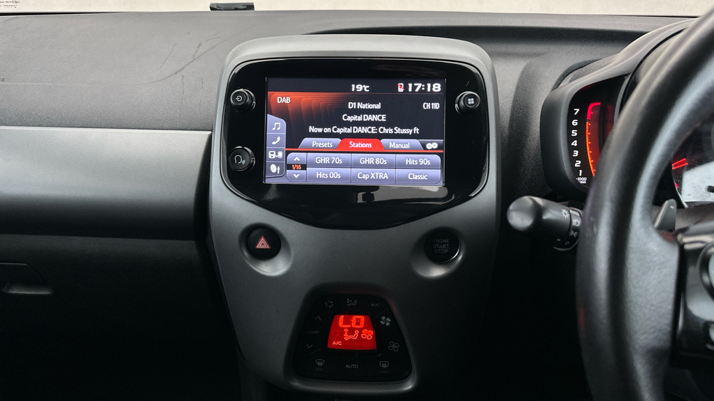 Toyota Aygo X X-play Black #16
