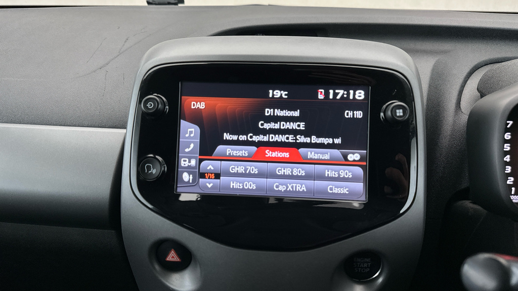 Toyota Aygo X X-play Black #13