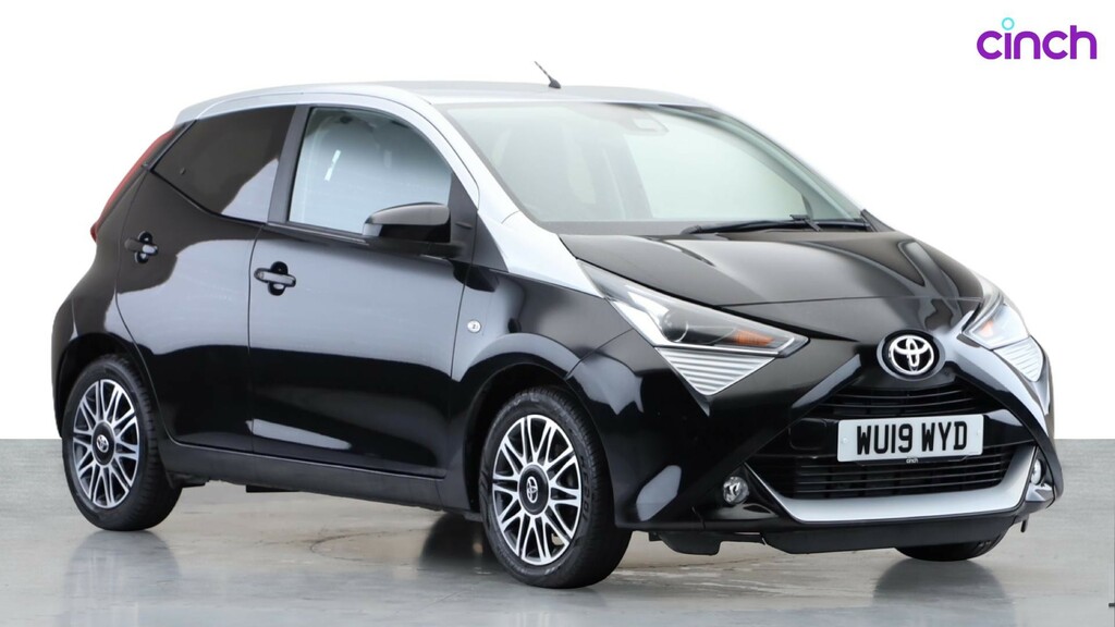 Toyota Aygo X X-play Black #1