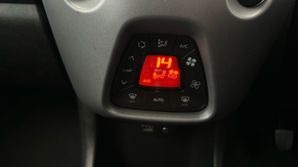 Toyota Aygo X X-play Black #14