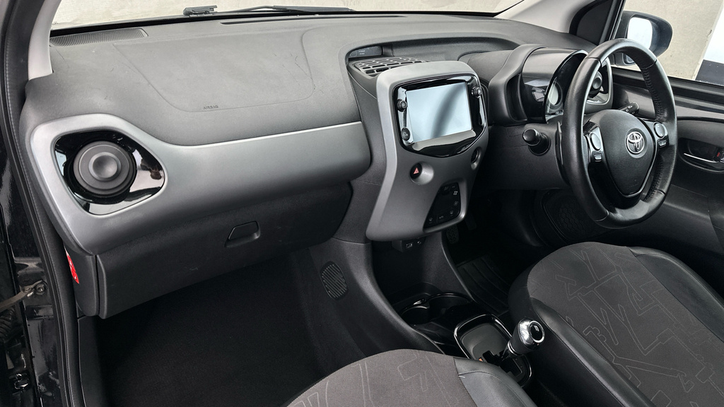 Toyota Aygo X X-play Black #10