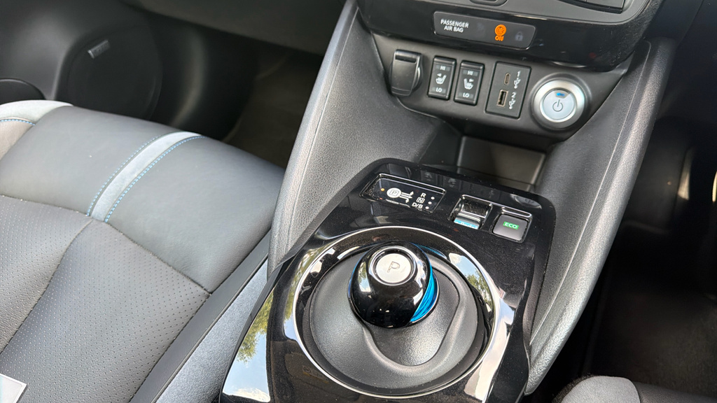 Nissan Leaf 40Kwh N-connecta Hatchback 150 Red #39