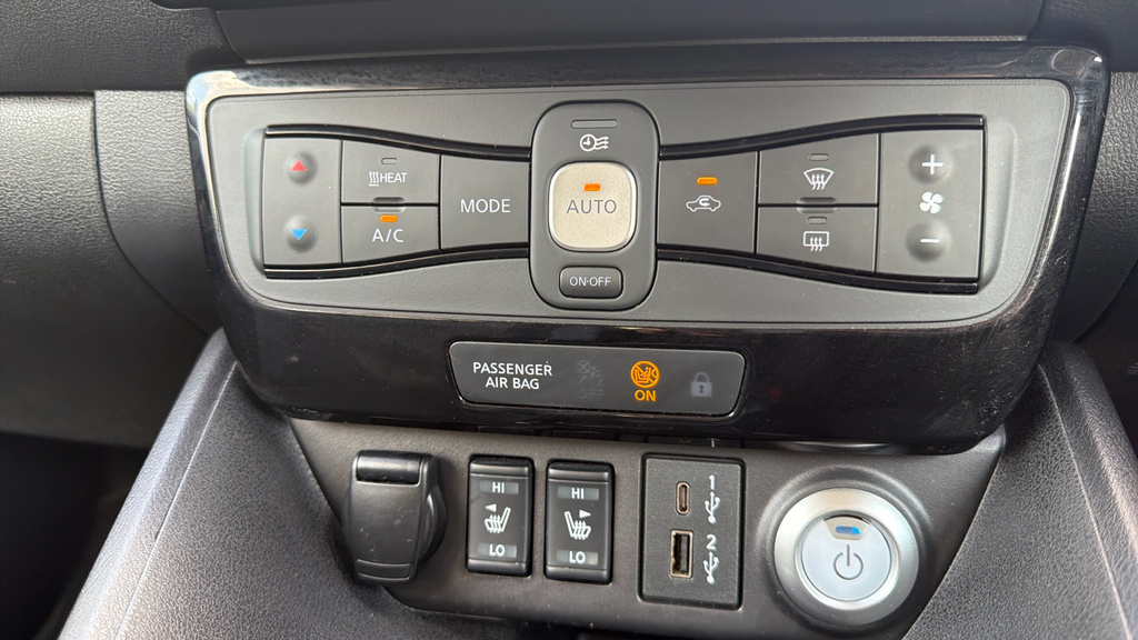 Nissan Leaf 40Kwh N-connecta Hatchback 150 Red #45