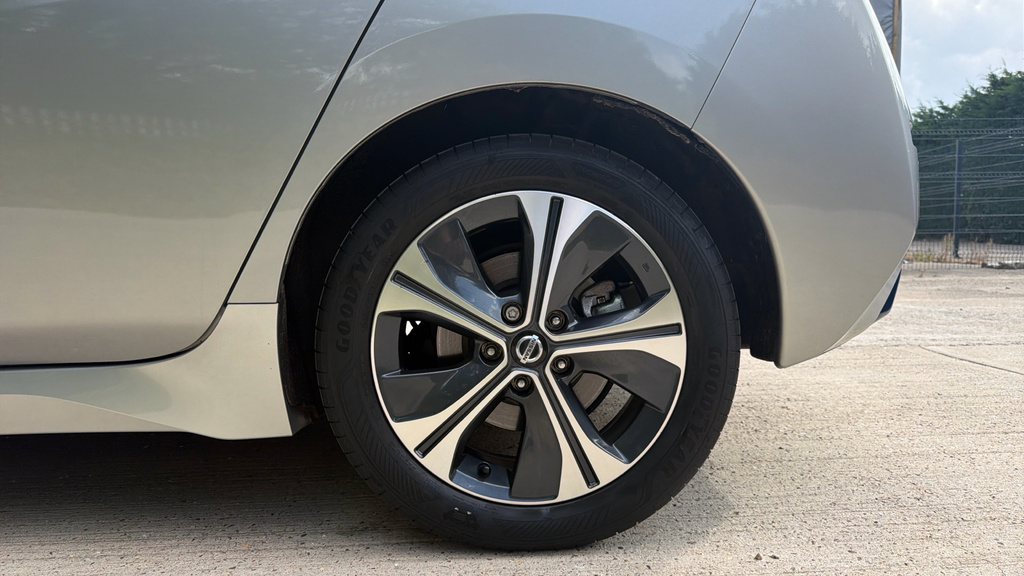 Nissan Leaf 40Kwh N-connecta Hatchback 150 Red #27