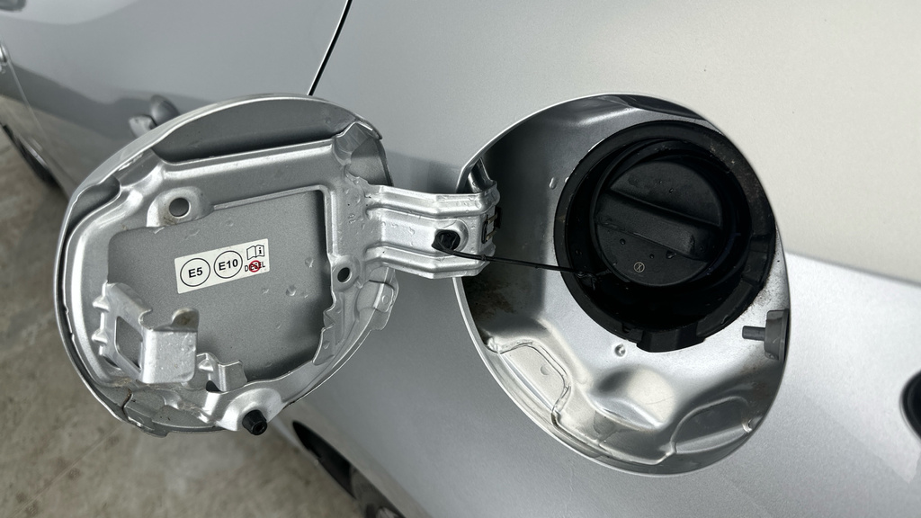 Toyota Corolla Corolla Icon Hev Cvt White #26