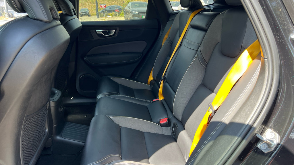 Volvo XC60 T5 Momentum Pro Red #17
