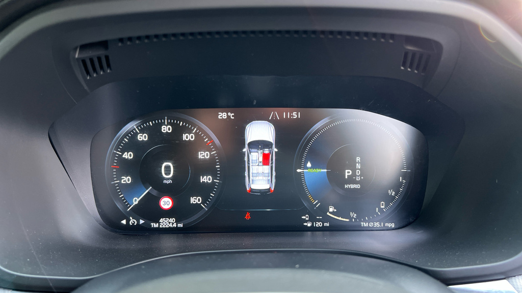 Volvo XC60 T5 Momentum Pro Red #16
