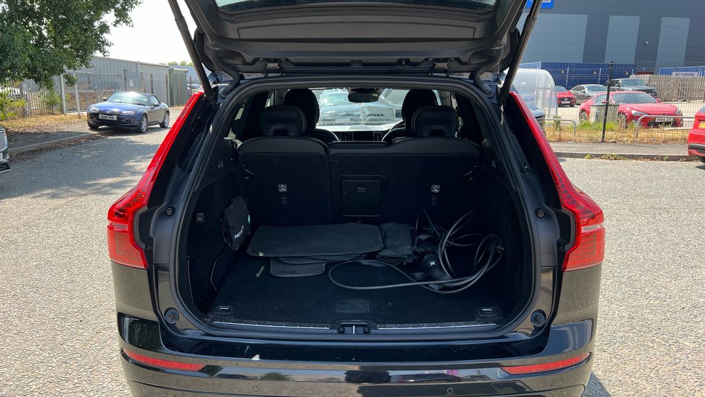 Volvo XC60 T5 Momentum Pro Red #18