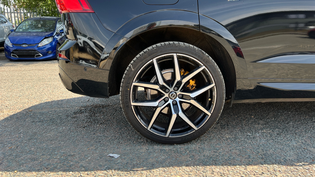 Volvo XC60 T5 Momentum Pro Red #21