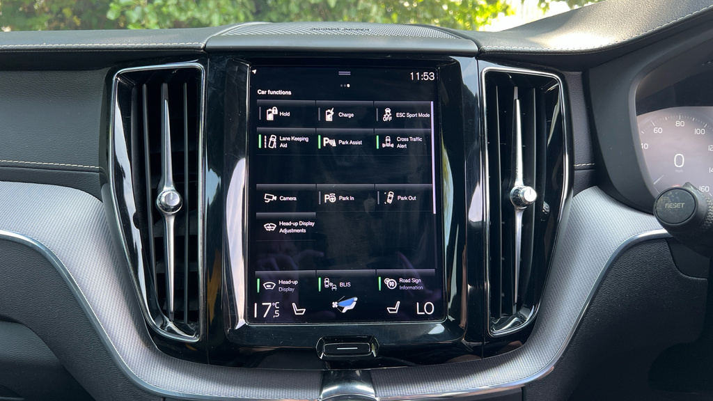 Volvo XC60 T5 Momentum Pro Red #26
