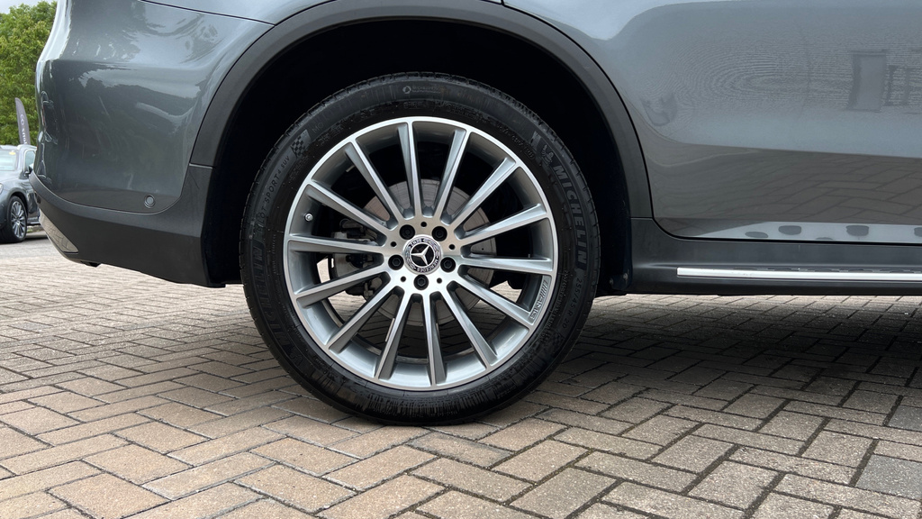 Mercedes-Benz GLC Class Glc220d Amg Line Premium Black #25