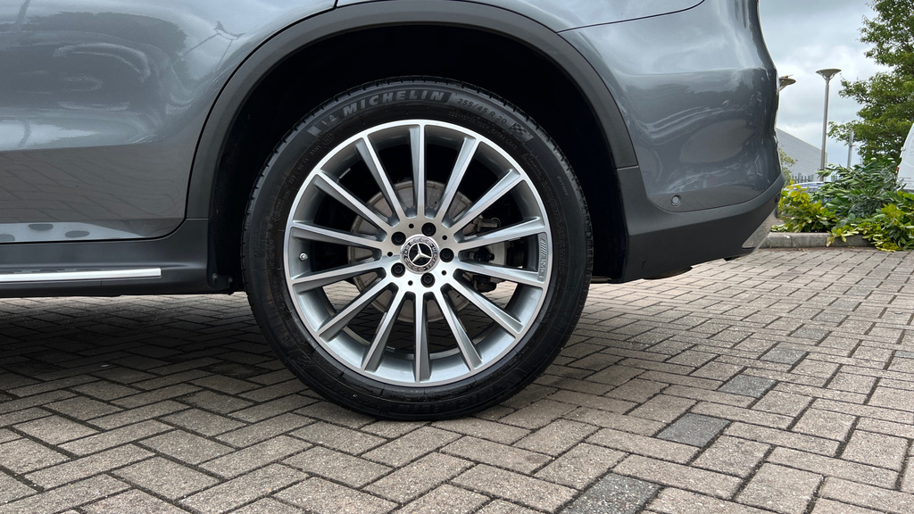 Mercedes-Benz GLC Class Glc220d Amg Line Premium Black #24
