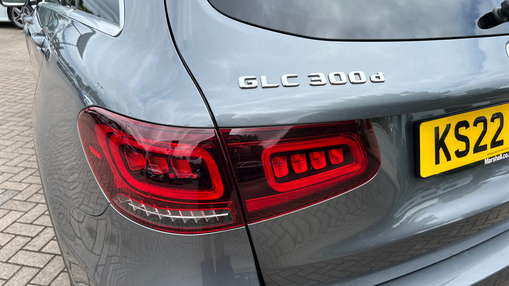 Mercedes-Benz GLC Class Glc220d Amg Line Premium Black #31