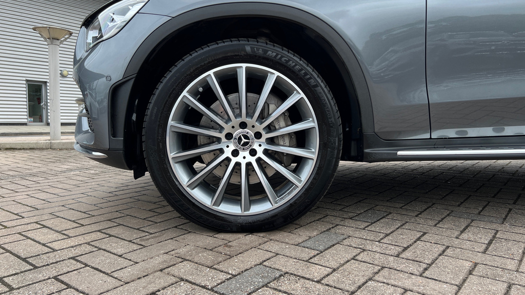 Mercedes-Benz GLC Class Glc220d Amg Line Premium Black #23