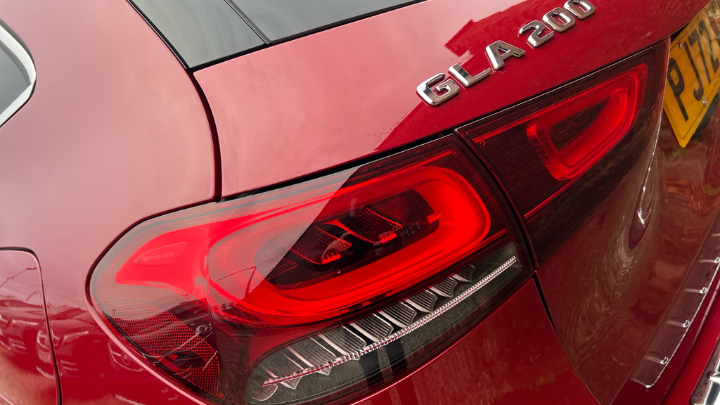 Mercedes-Benz GLA Class Gla 200 Amg Line Premium Red #6