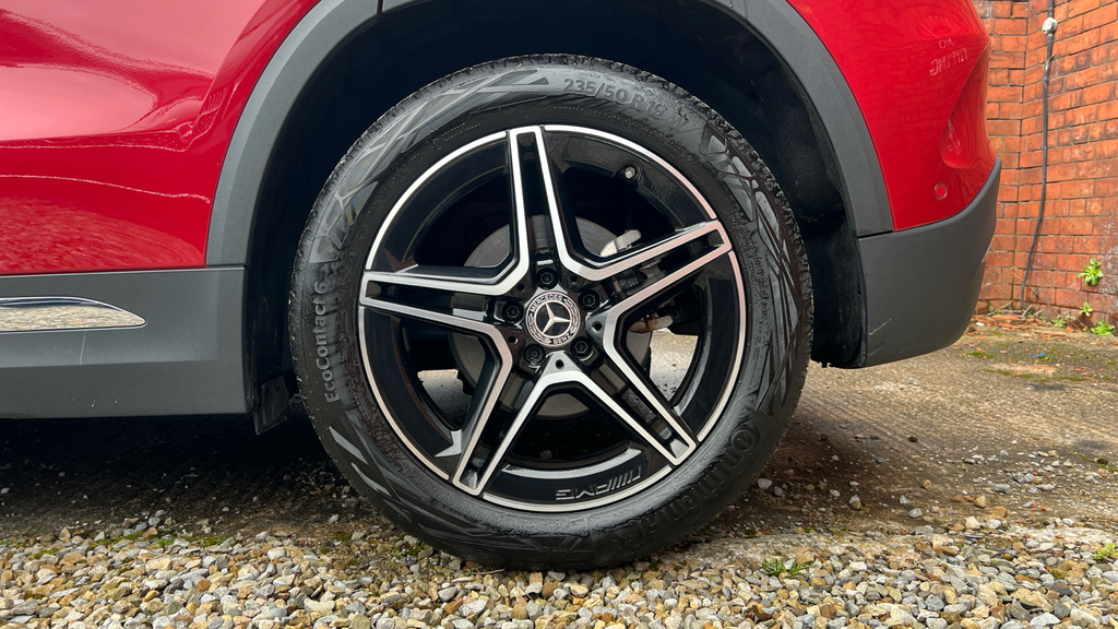 Mercedes-Benz GLA Class Gla 200 Amg Line Premium Red #33