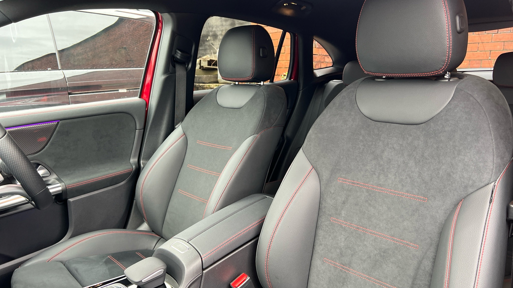Mercedes-Benz GLA Class Gla 200 Amg Line Premium Red #36