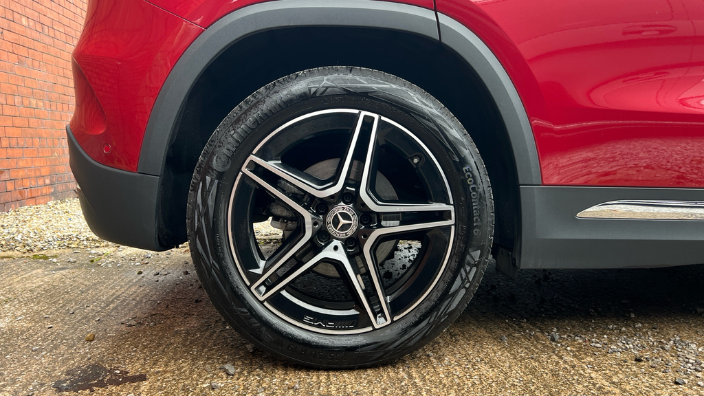 Mercedes-Benz GLA Class Gla 200 Amg Line Premium Red #34