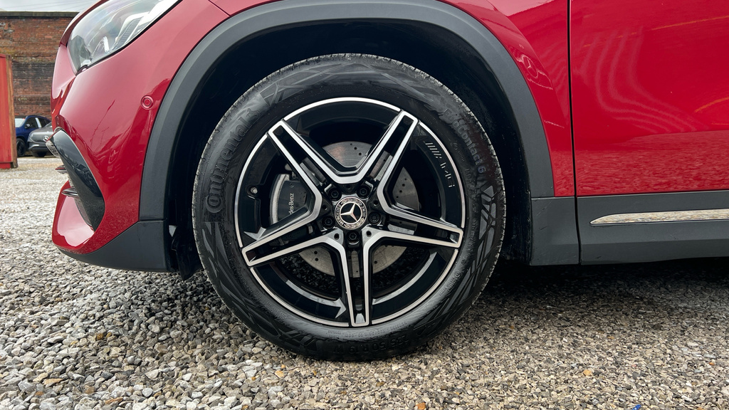 Mercedes-Benz GLA Class Gla 200 Amg Line Premium Red #32