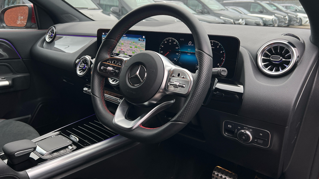 Mercedes-Benz GLA Class Gla 200 Amg Line Premium Red #15