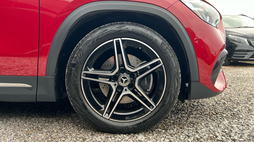 Mercedes-Benz GLA Class Gla 200 Amg Line Premium Red #35