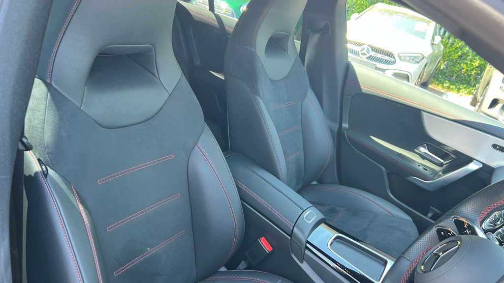 Mercedes-Benz CLA Class 180 Amg Line Premium Tip Black #29