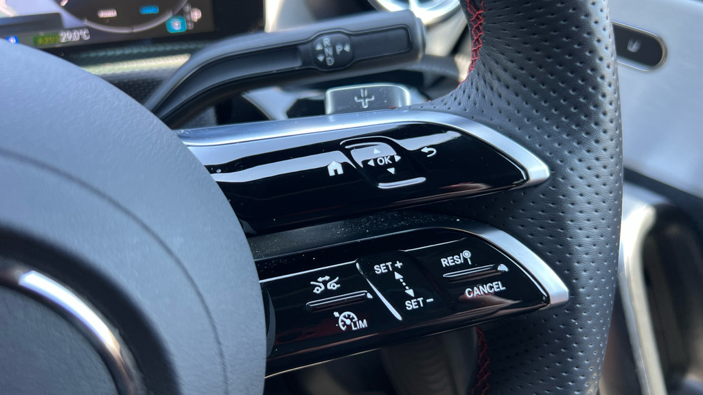 Mercedes-Benz CLA Class 180 Amg Line Premium Tip Black #43