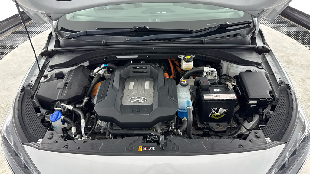 Hyundai Ioniq Hatchback Black #16